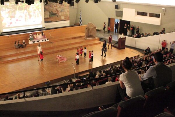 η παρασταση των χριστουγεννων στην παιδικη μελωδία. παιδικη μελωδια παιδικος και βρεφικος σταθμος στην καλαμαριά πυλαια. www.paidikimelodia.gr